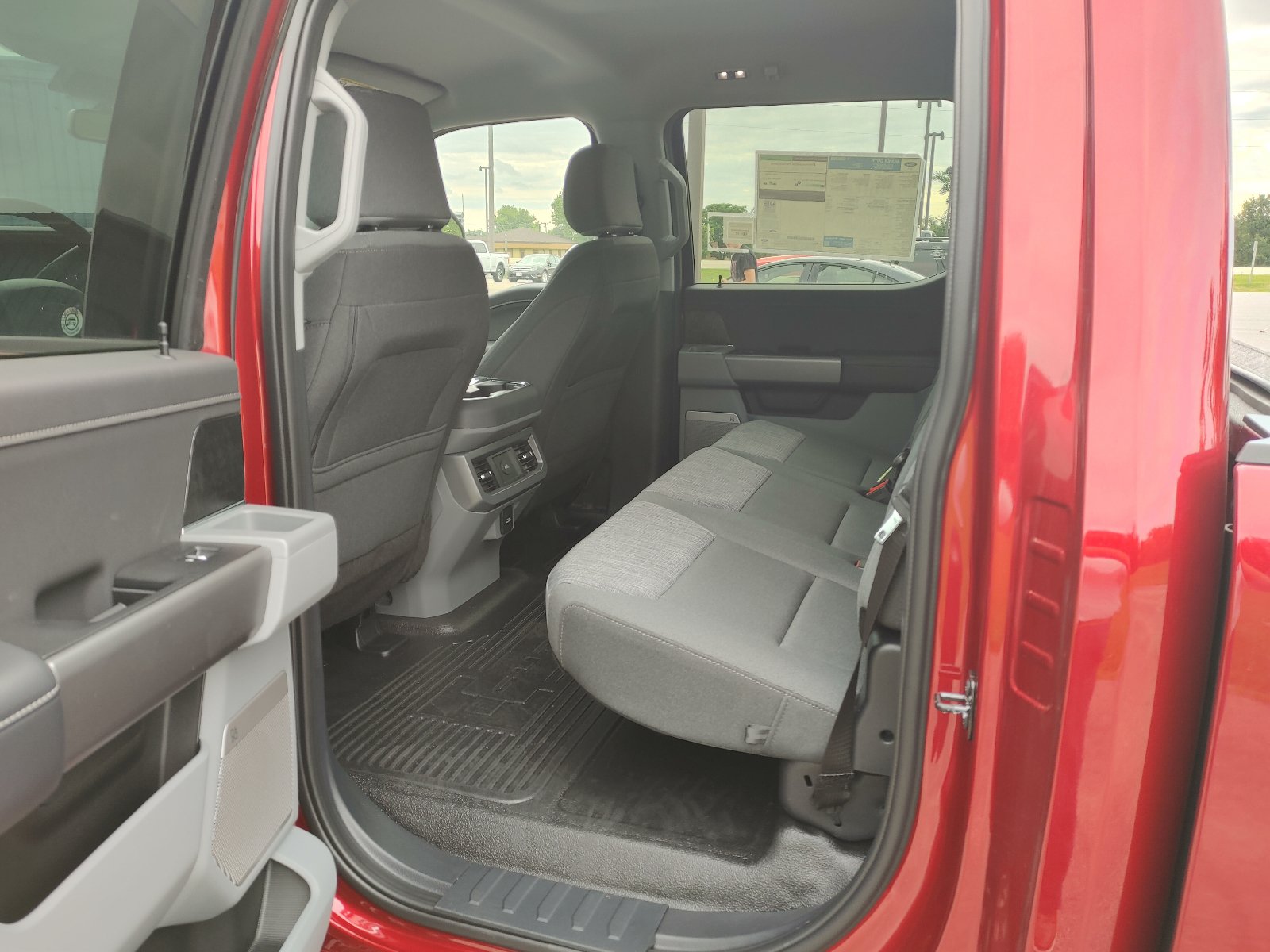 2026 Ford F-350 Super Duty XLT - Photo 10