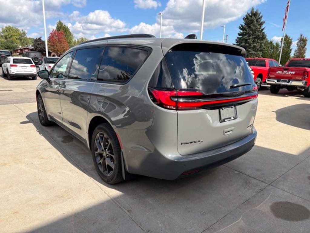 Certified 2025 Chrysler Pacifica Limited Van Passenger Van