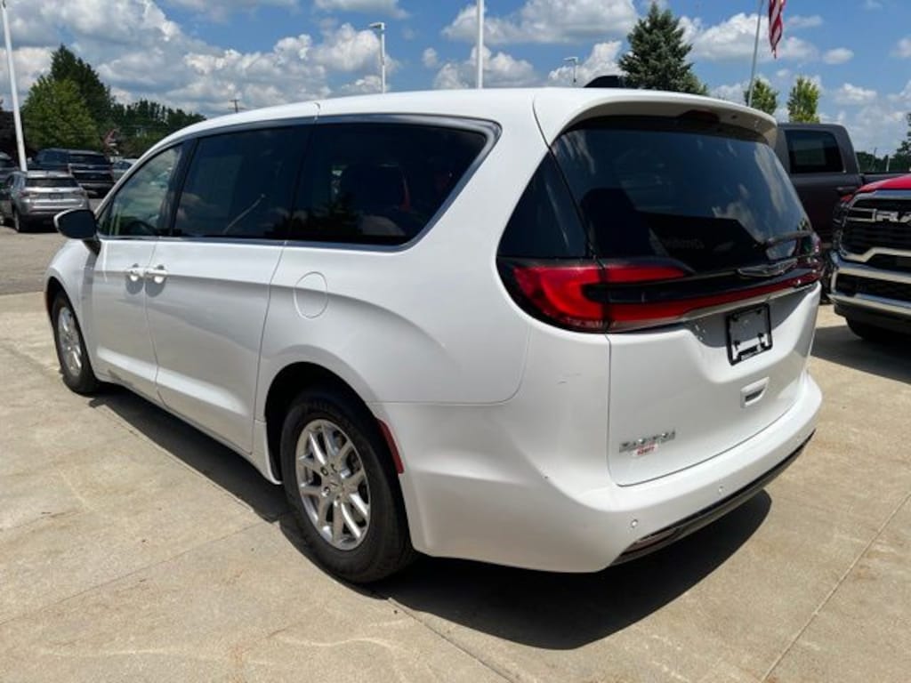 Certified 2023 Chrysler Pacifica Touring L Van Passenger Van