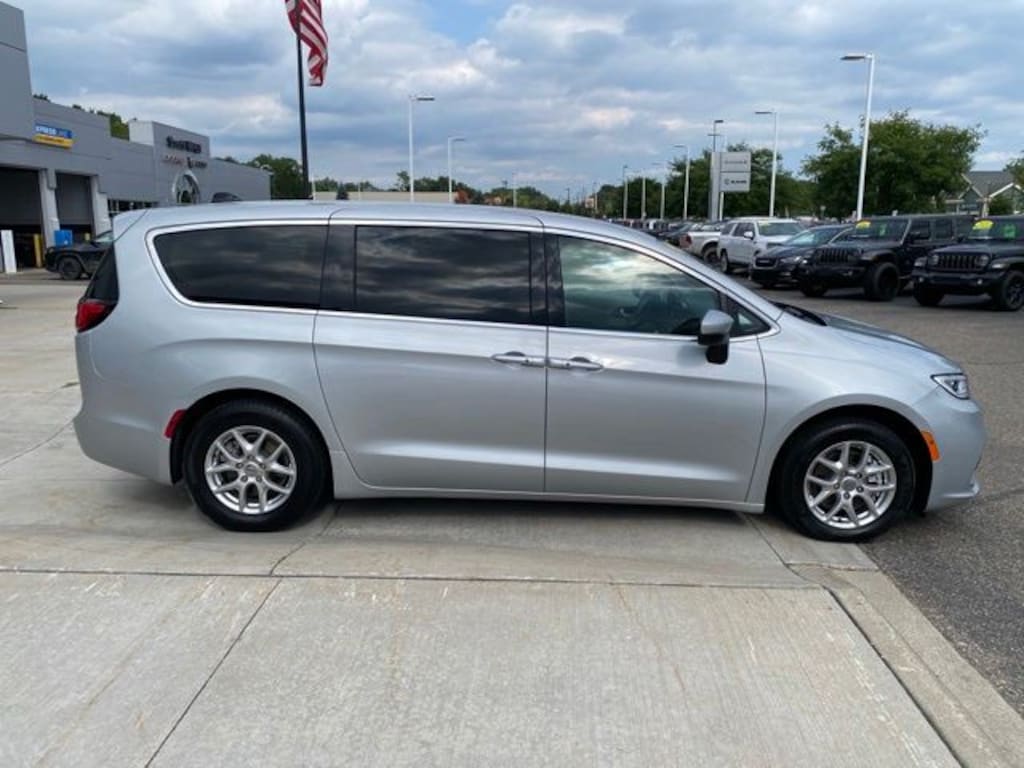 Certified 2023 Chrysler Pacifica Van Passenger Van