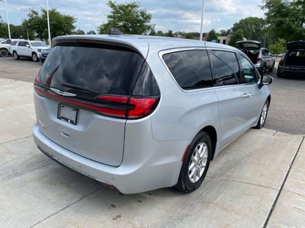 Certified 2023 Chrysler Pacifica Van Passenger Van