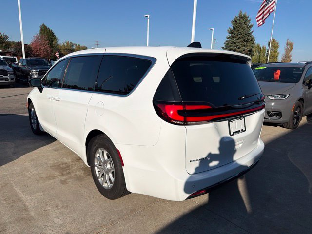 Certified 2026 Chrysler Pacifica Select Van Passenger Van