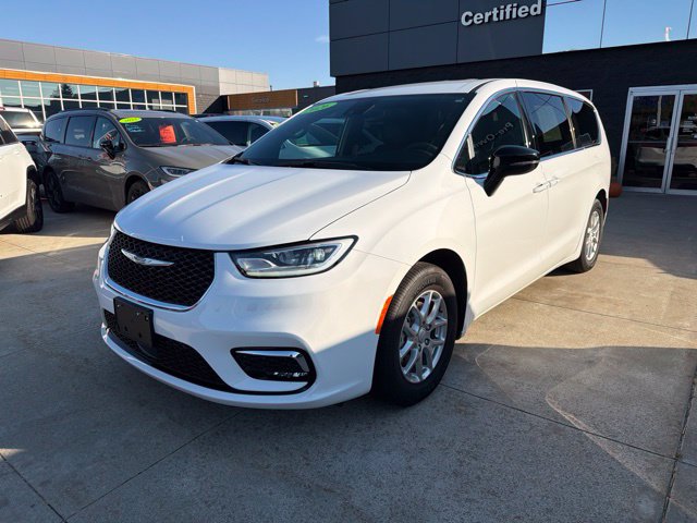 Certified 2026 Chrysler Pacifica Select Van Passenger Van