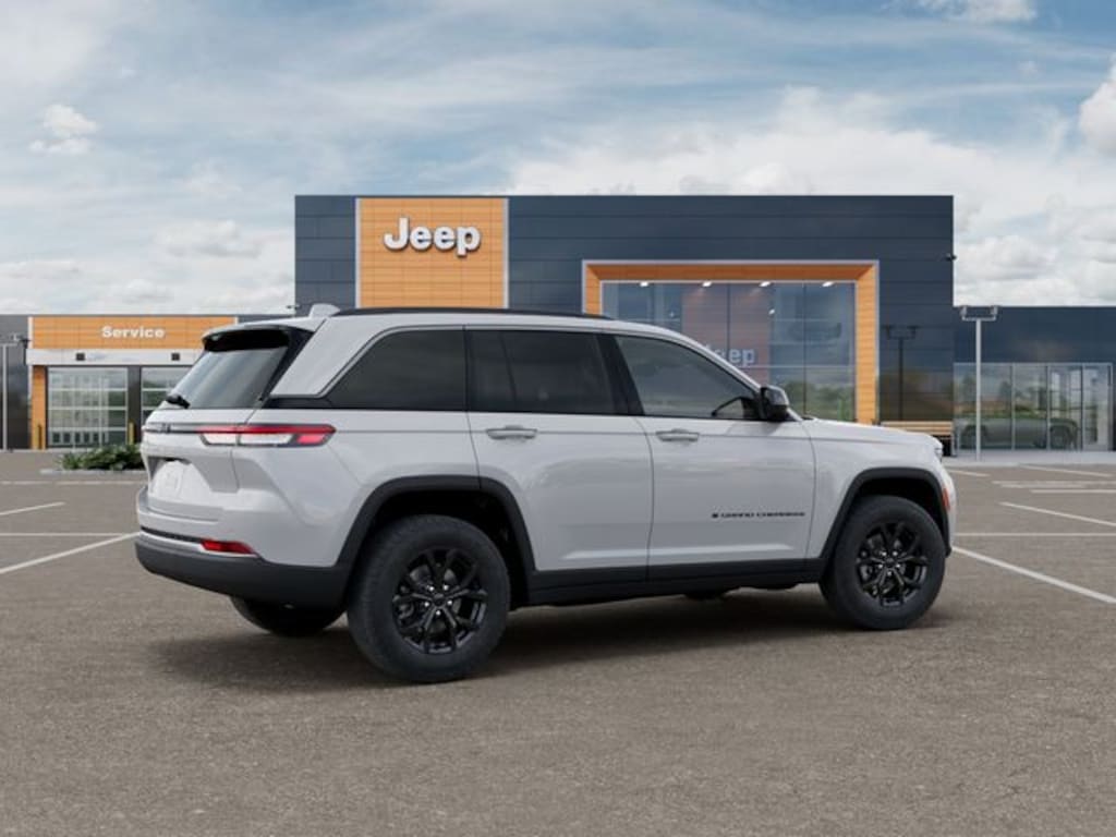 New 2026 Jeep Grand Cherokee Laredo SUV