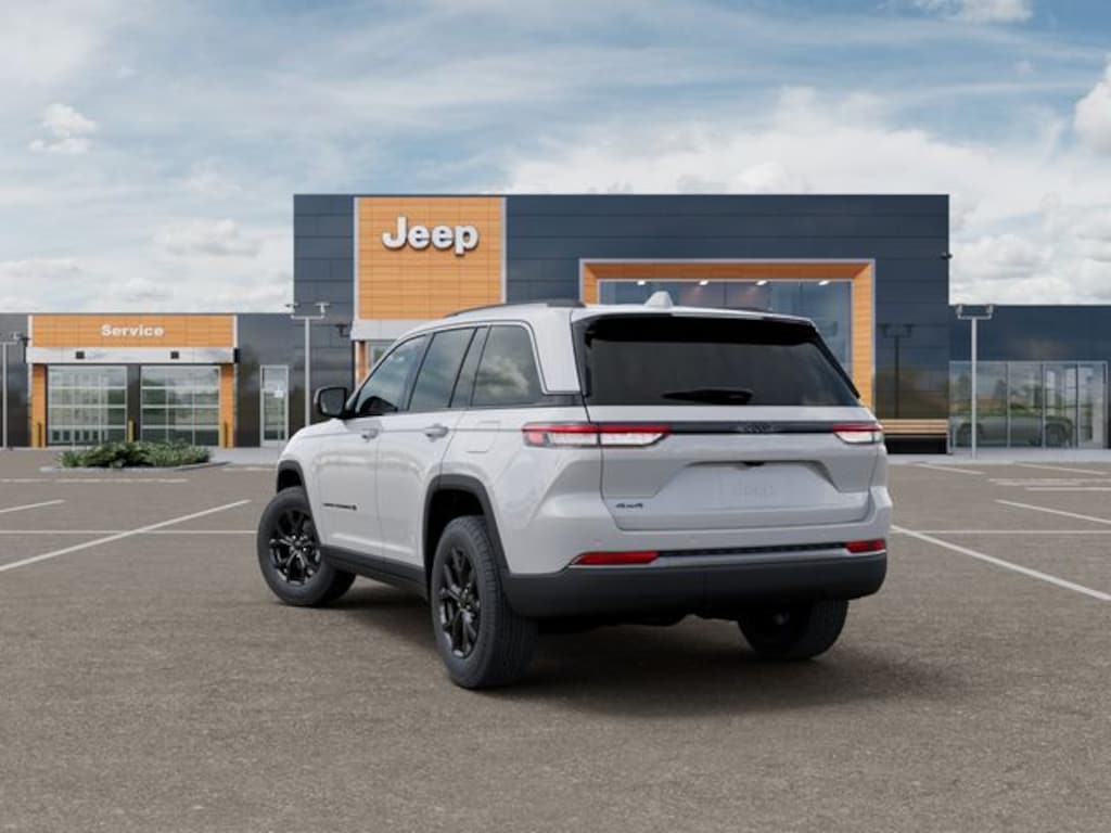 New 2026 Jeep Grand Cherokee Laredo SUV