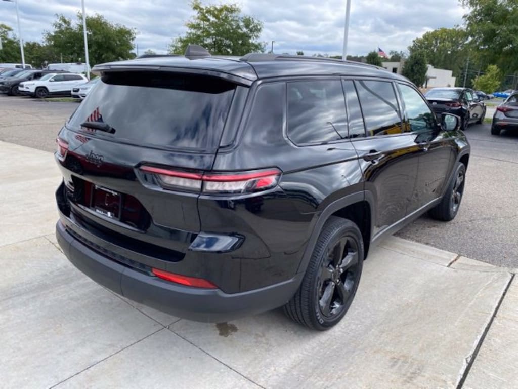 Used 2023 Jeep Grand Cherokee L Altitude X SUV