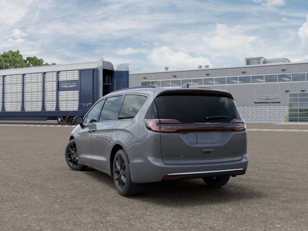 New 2025 Chrysler Pacifica Limited Minivan/Van