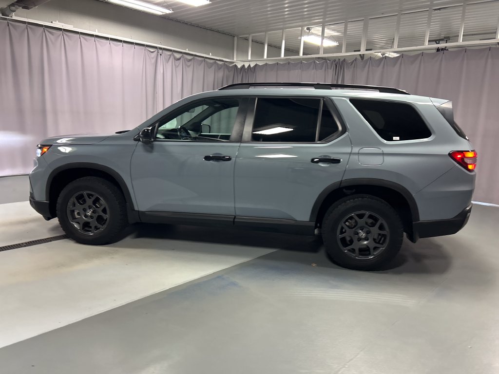 Used 2025 Honda Pilot SUV