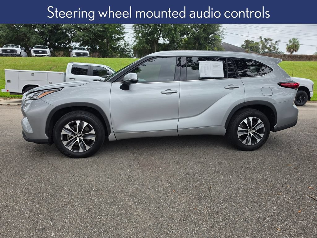 Used 2020 Toyota Highlander XLE XLE FWD