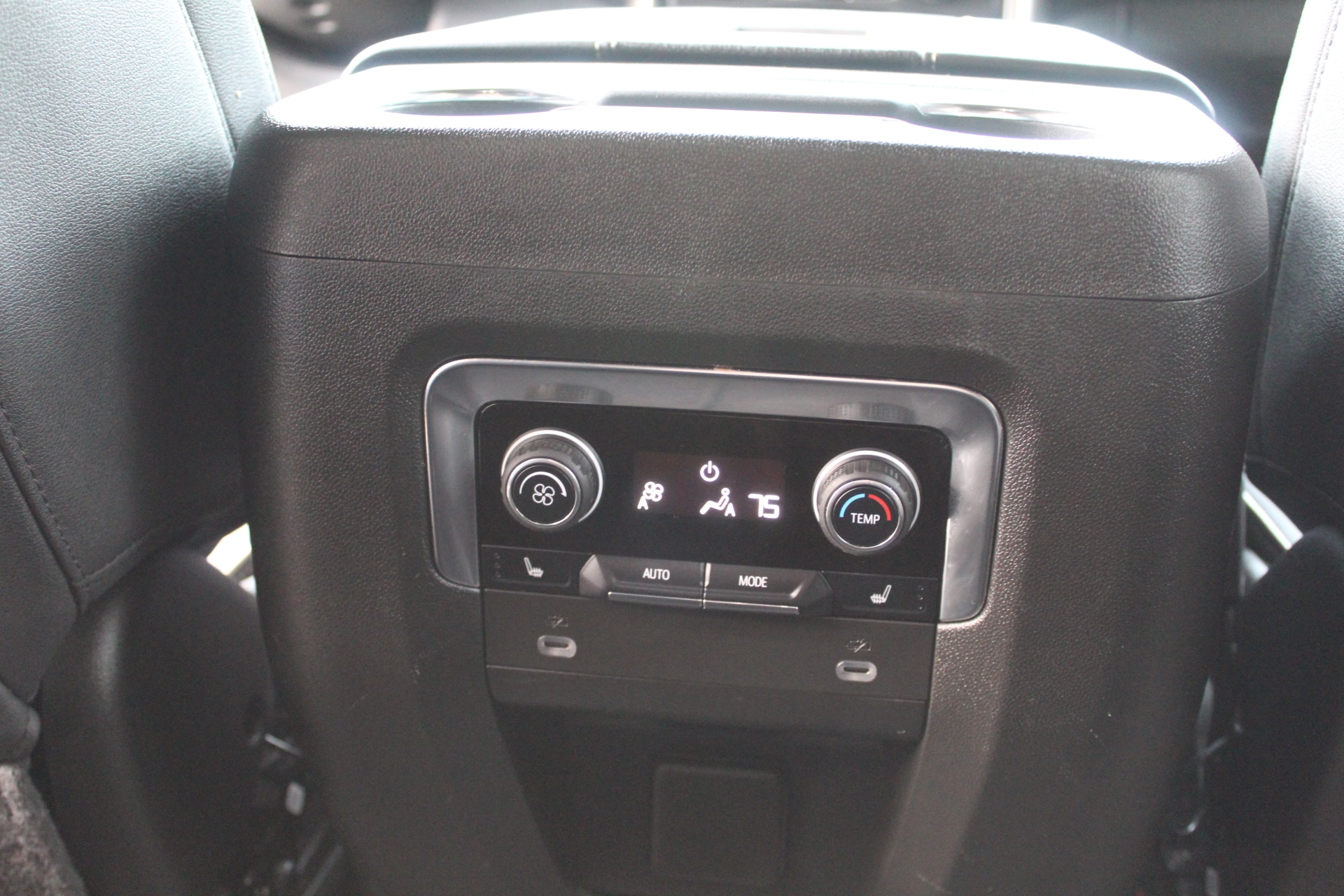 2023 Chevrolet Suburban Premier - Photo 31