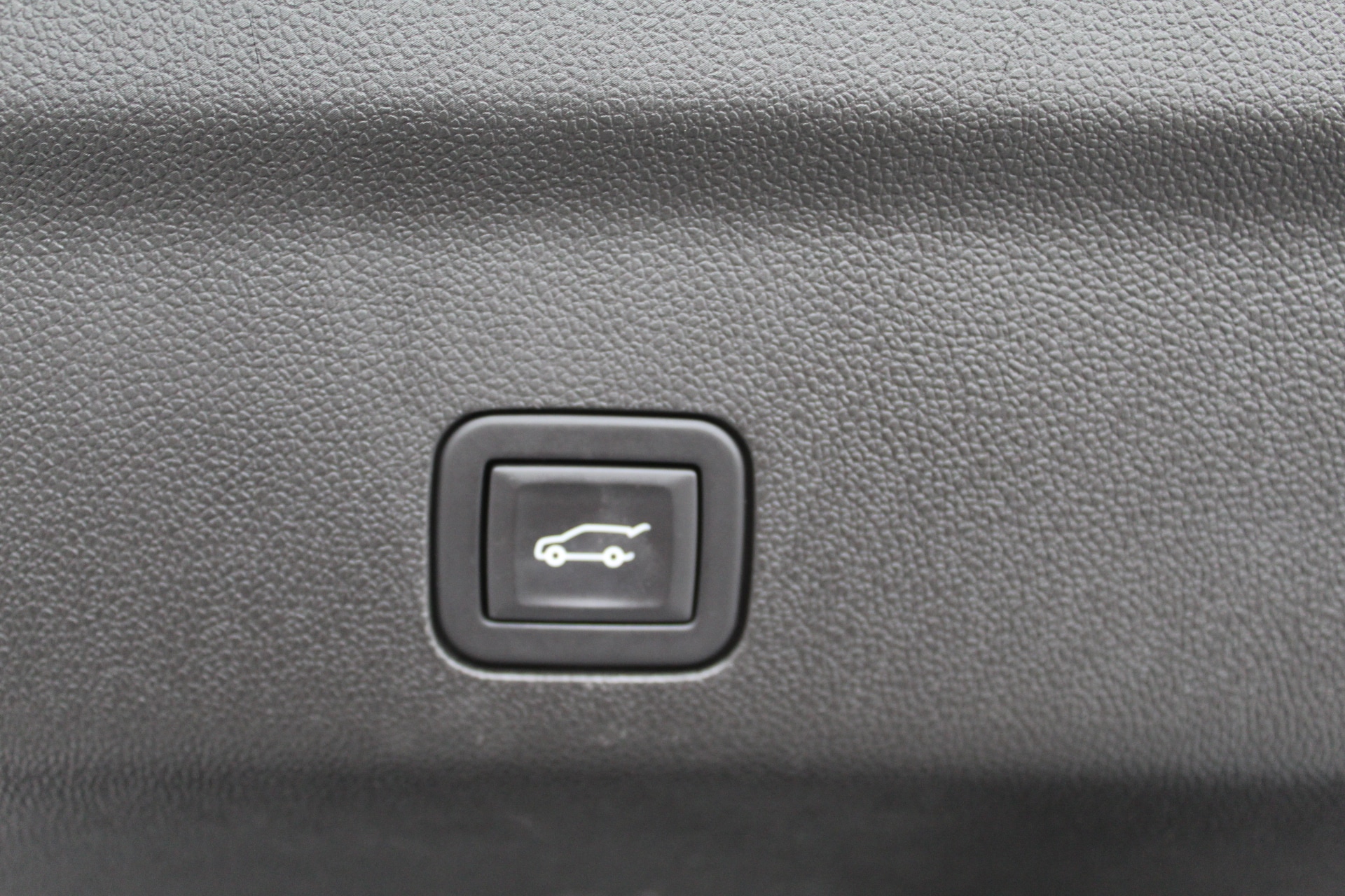 2023 Chevrolet Suburban Premier - Photo 28
