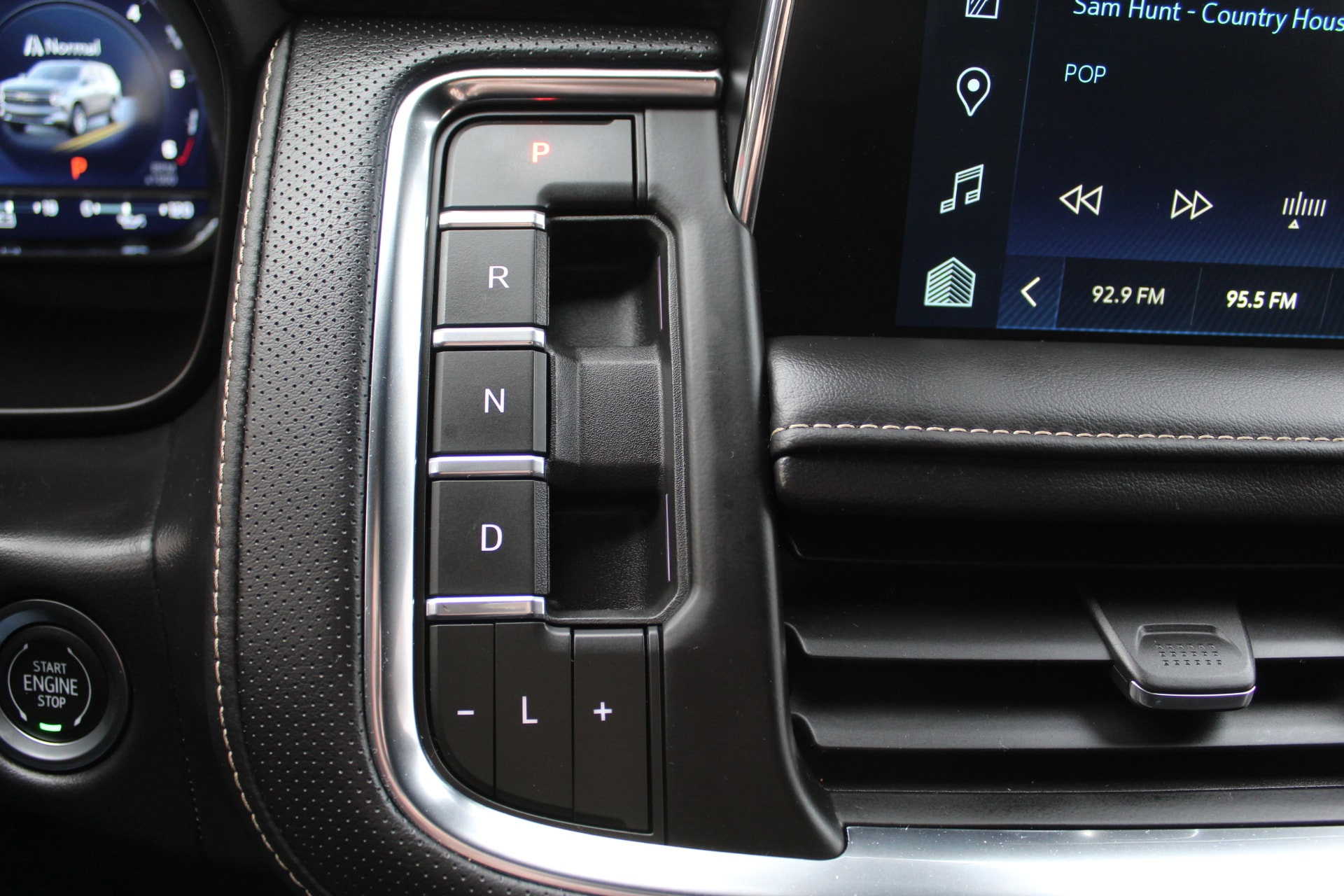 2023 Chevrolet Suburban Premier - Photo 46