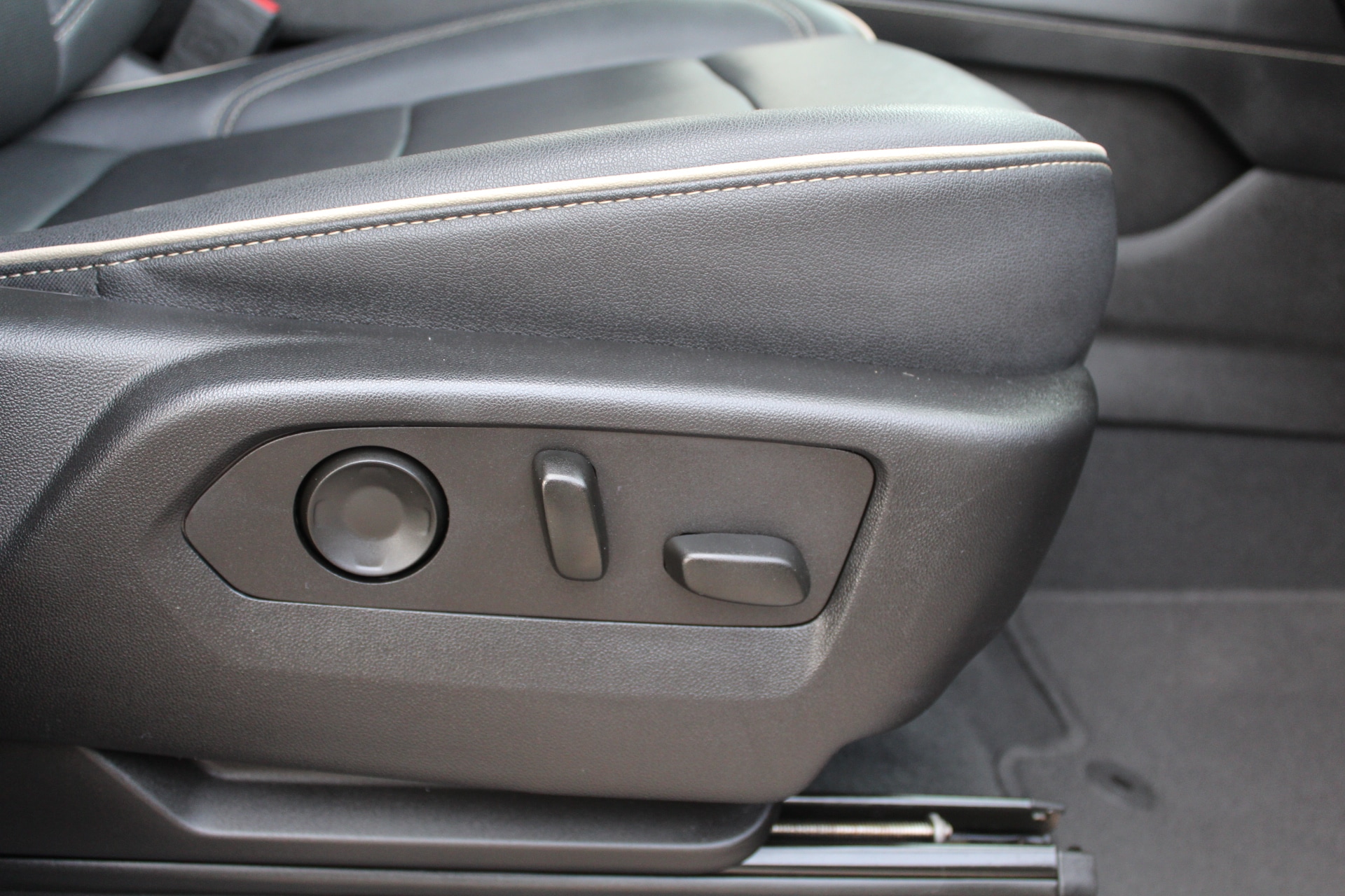 2023 Chevrolet Suburban Premier - Photo 15