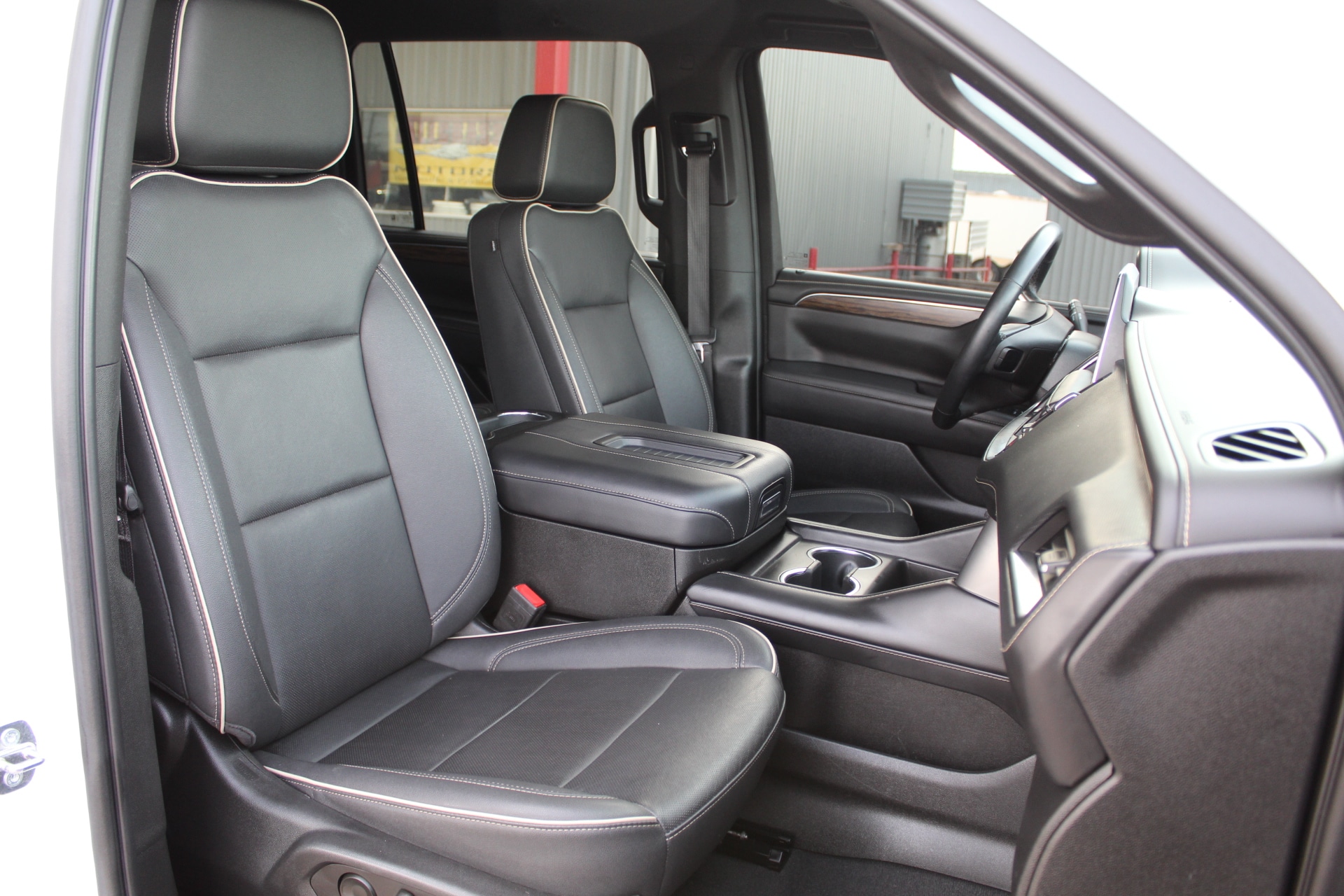 2023 Chevrolet Suburban Premier - Photo 13