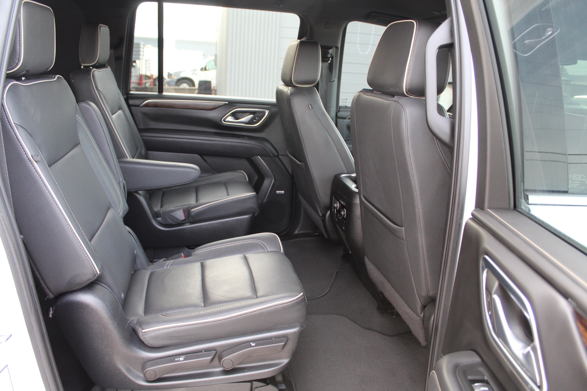 2023 Chevrolet Suburban Premier - Photo 21