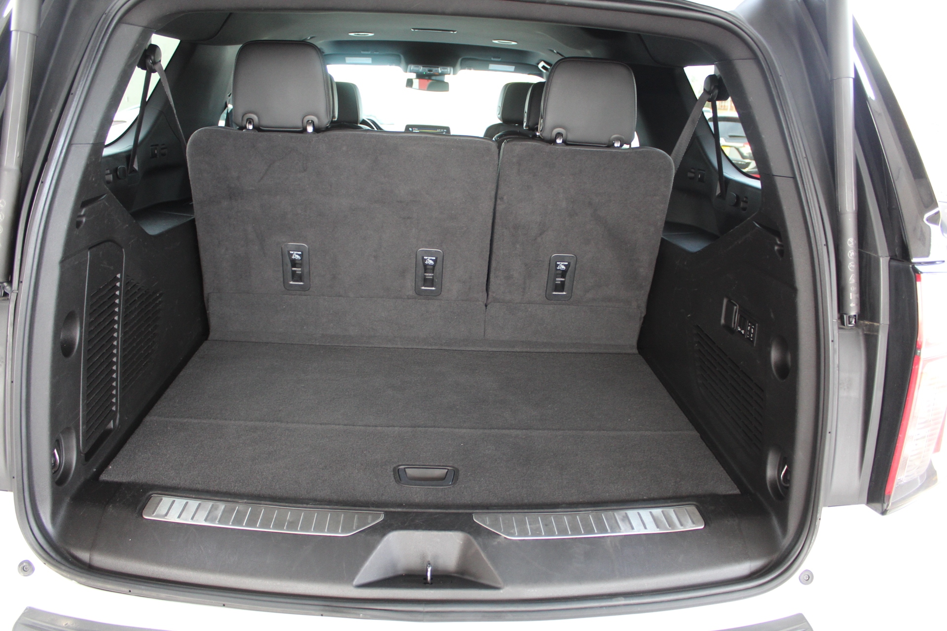 2023 Chevrolet Suburban Premier - Photo 25