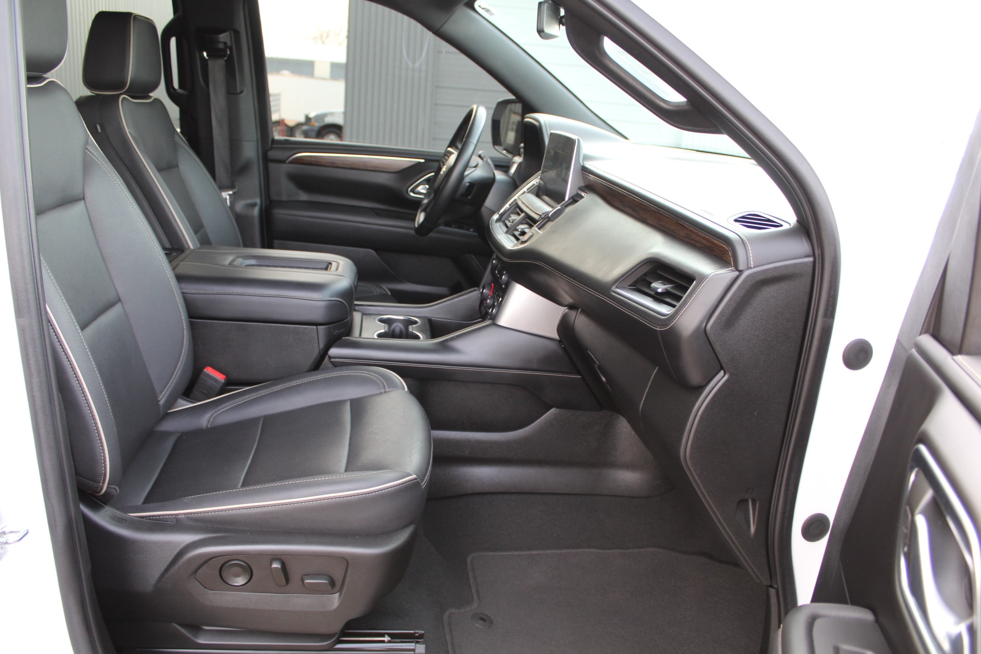 2023 Chevrolet Suburban Premier - Photo 14