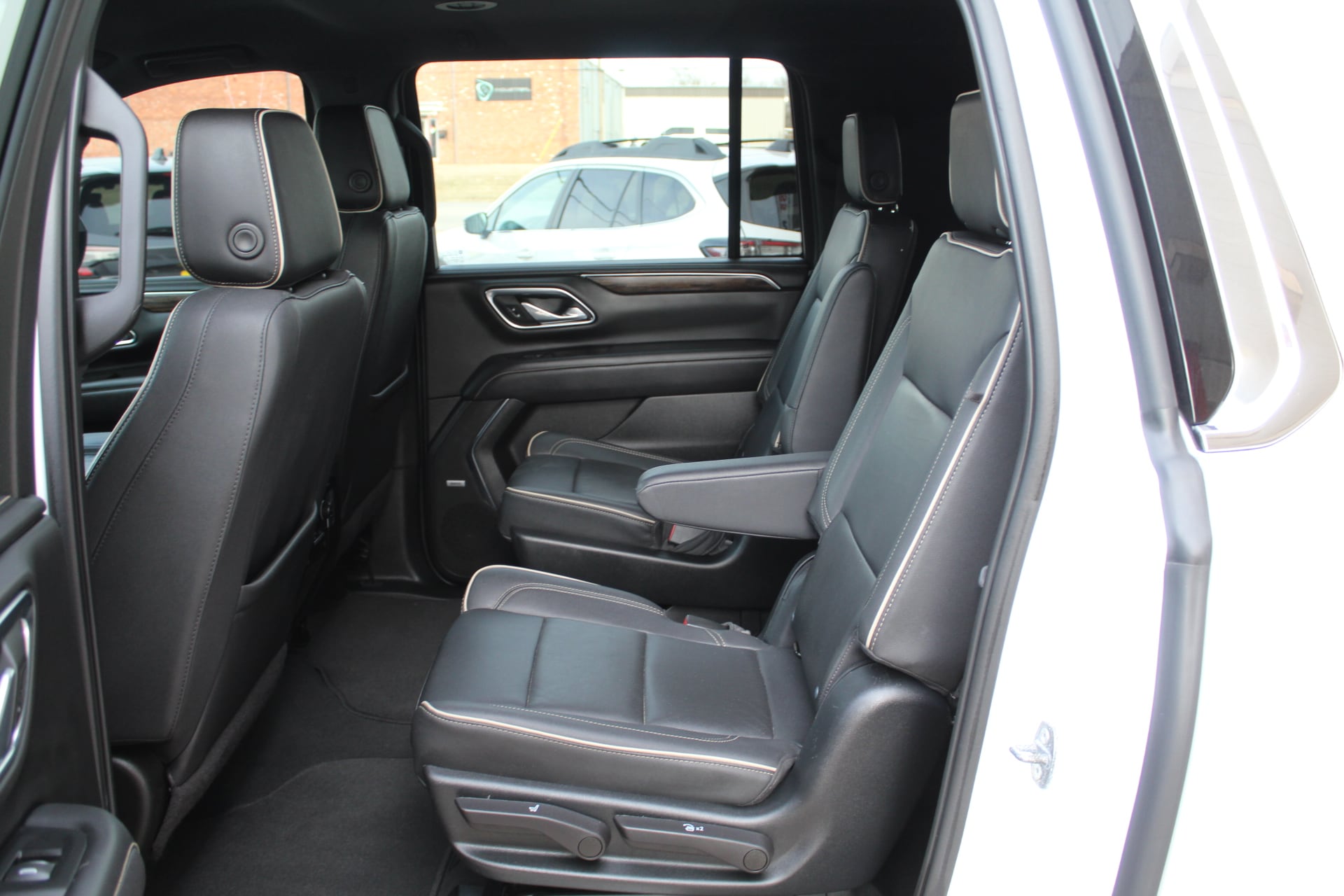 2023 Chevrolet Suburban Premier - Photo 29