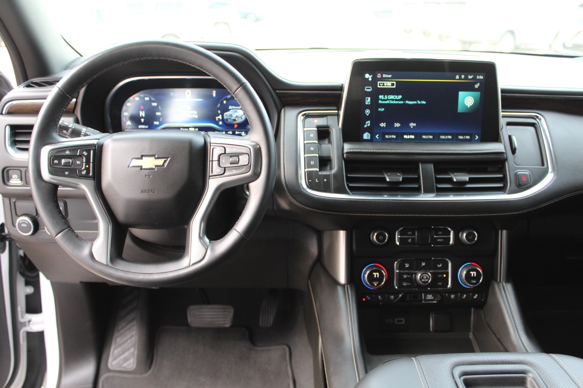 2023 Chevrolet Suburban Premier - Photo 33