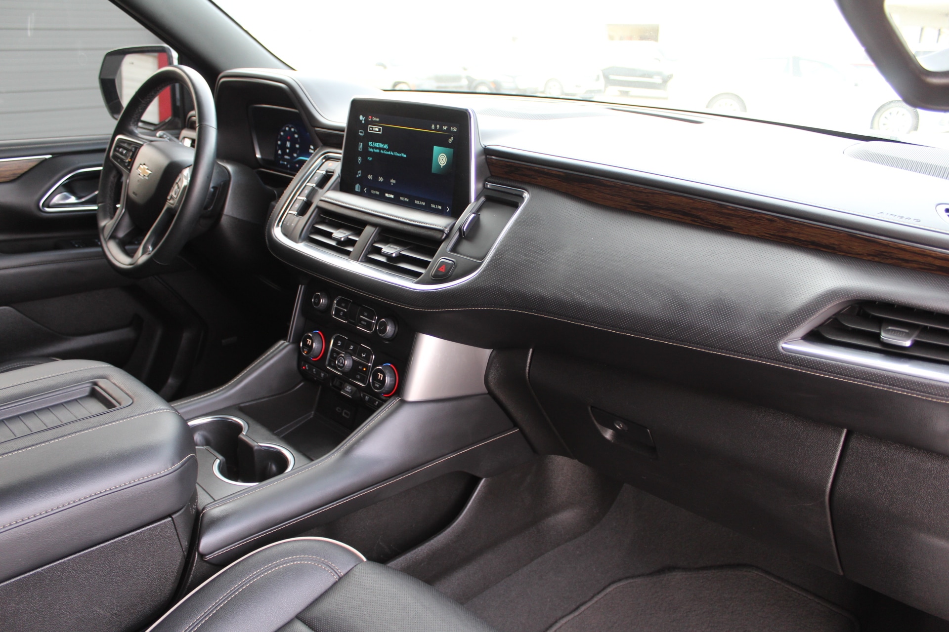 2023 Chevrolet Suburban Premier - Photo 18