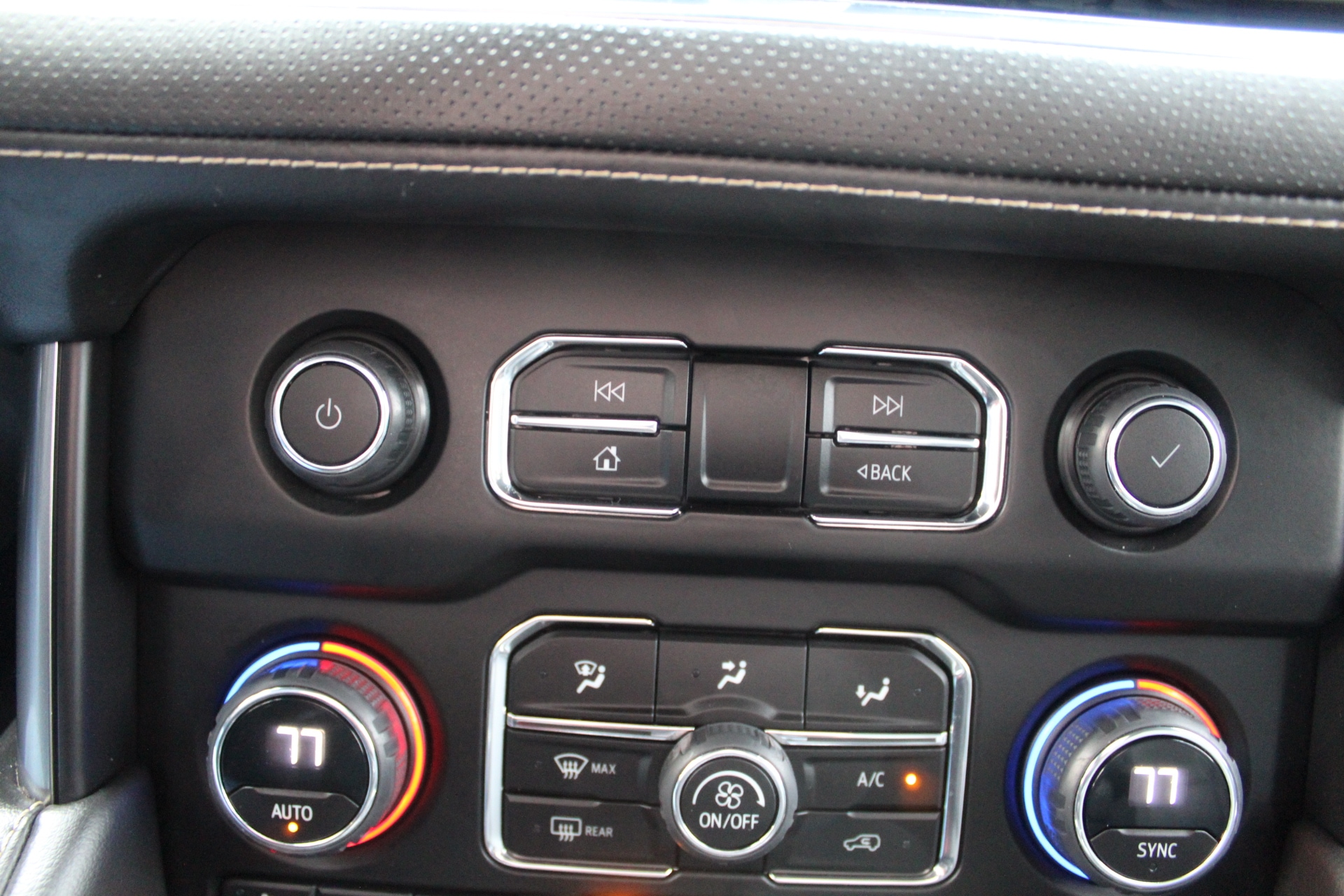 2023 Chevrolet Suburban Premier - Photo 47