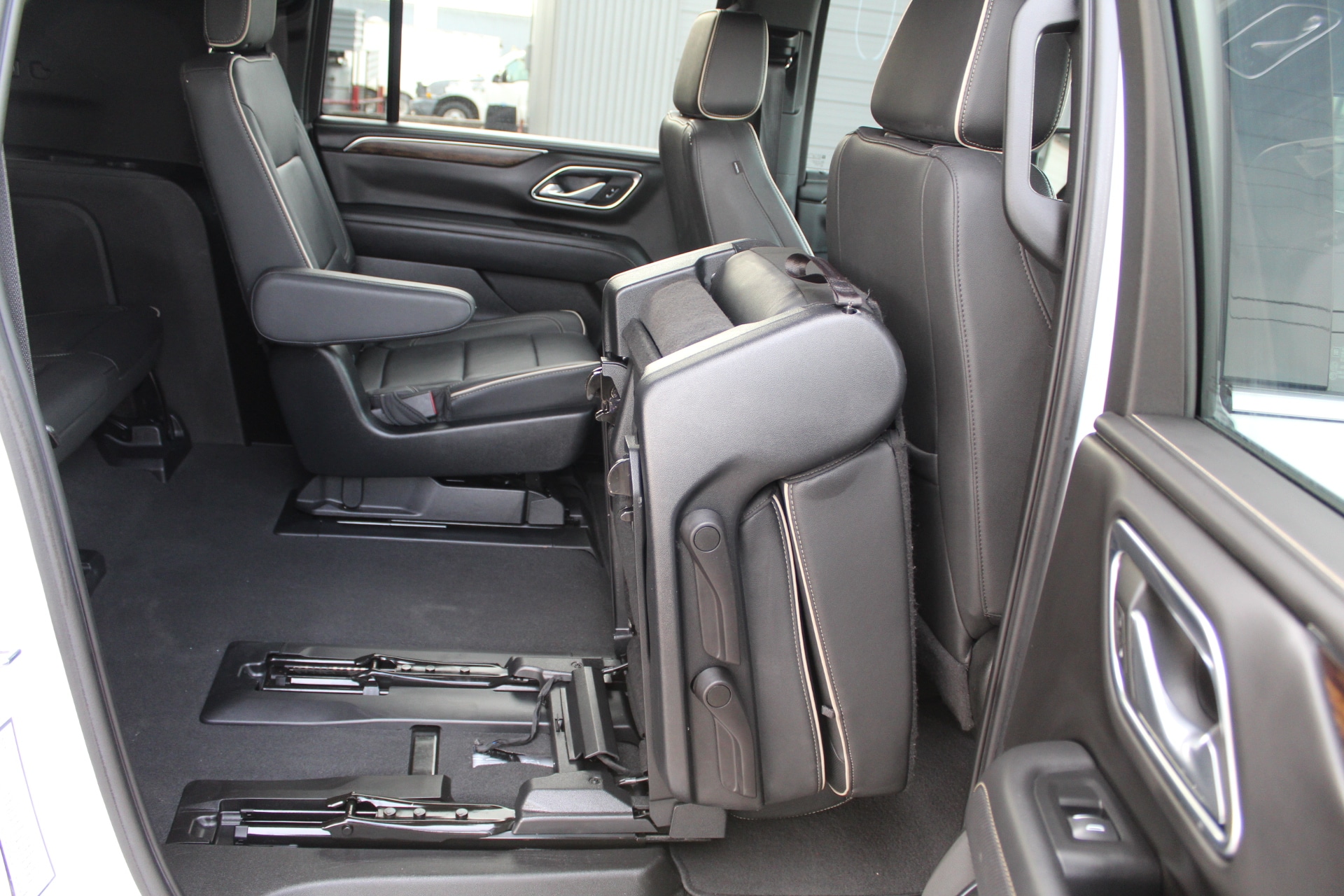 2023 Chevrolet Suburban Premier - Photo 22