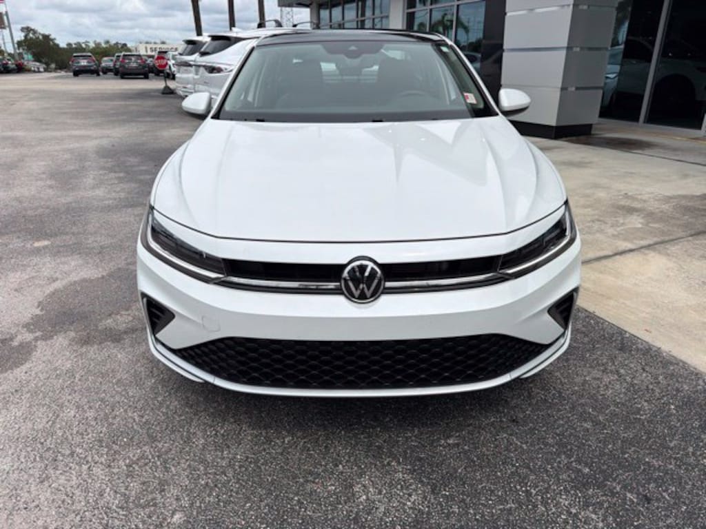 Used 2025 Volkswagen Jetta 1.5T SE Sedan