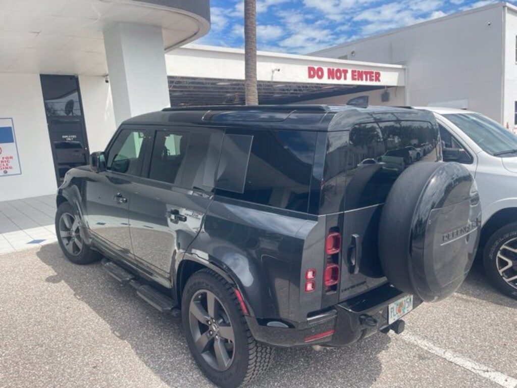 Used 2025 Land Rover Defender 110 X-Dynamic SE SUV