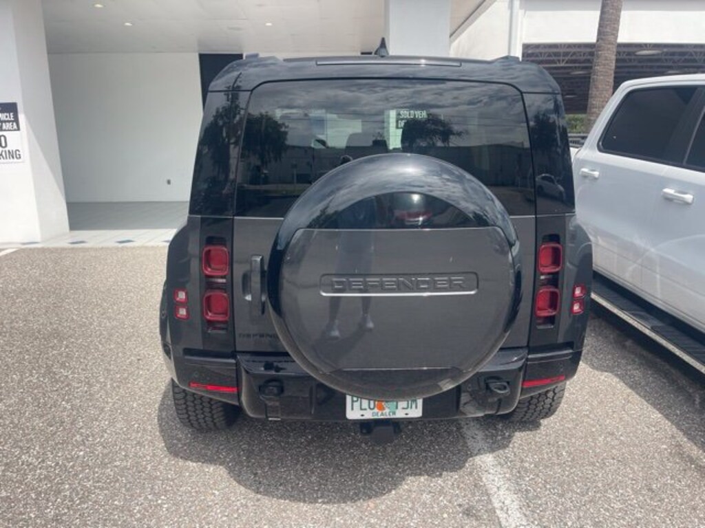 Used 2025 Land Rover Defender 110 X-Dynamic SE SUV
