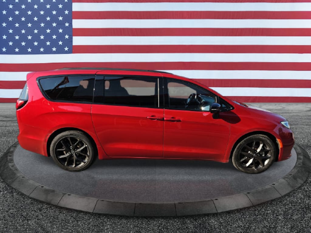 Used 2025 Chrysler Pacifica Limited Minivan/Van