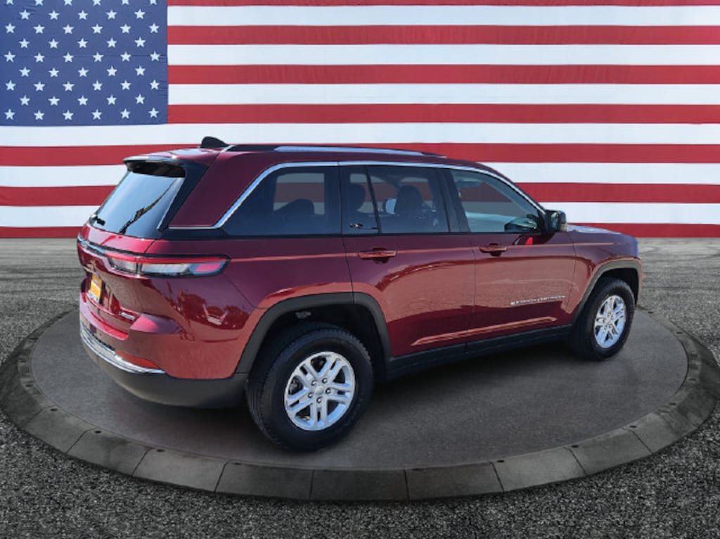 Used 2023 Jeep Grand Cherokee Laredo SUV