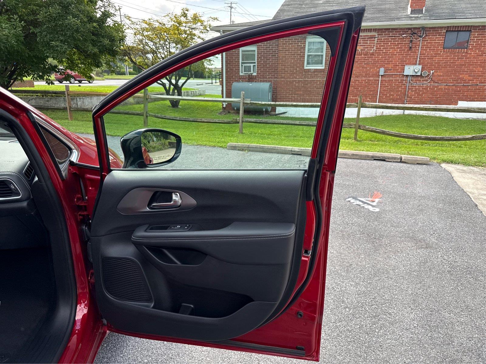 2026 Chrysler Pacifica Select - Photo 19