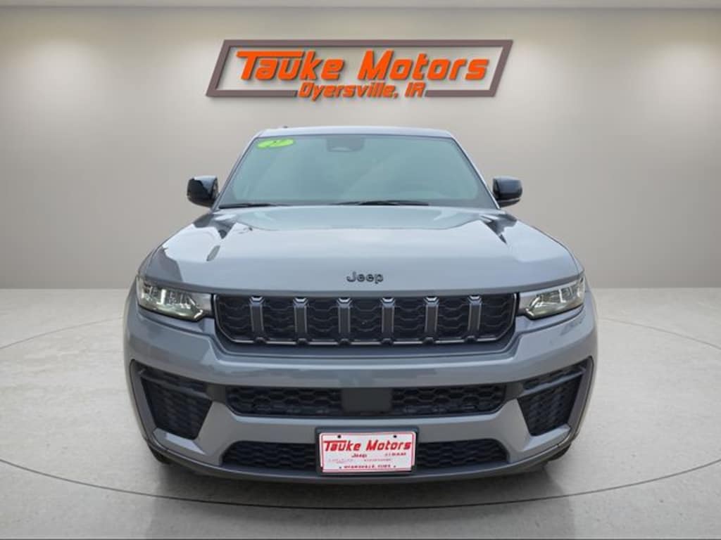 New 2027 Jeep Grand Cherokee Laredo Sport Utility