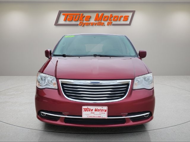 Used 2015 Chrysler Town & Country Touring with VIN 2C4RC1BG1FR520317 for sale in Dyersville, IA