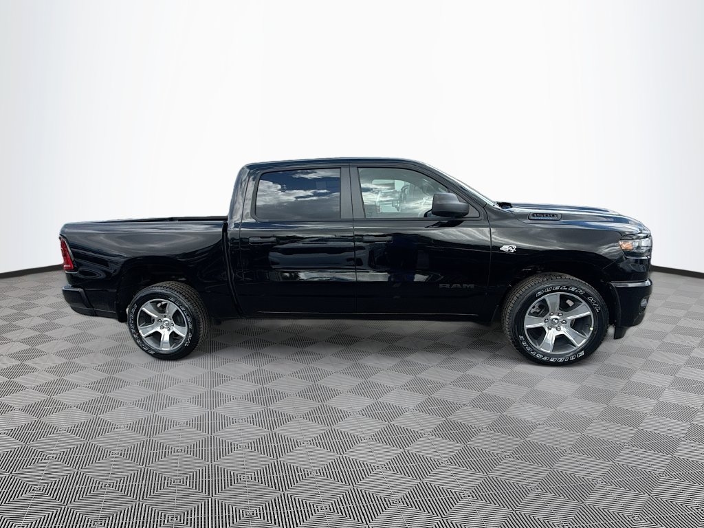 New 2026 Ram 1500 EXPRESS CREW CAB 4X2 5'7 BOX Pickup