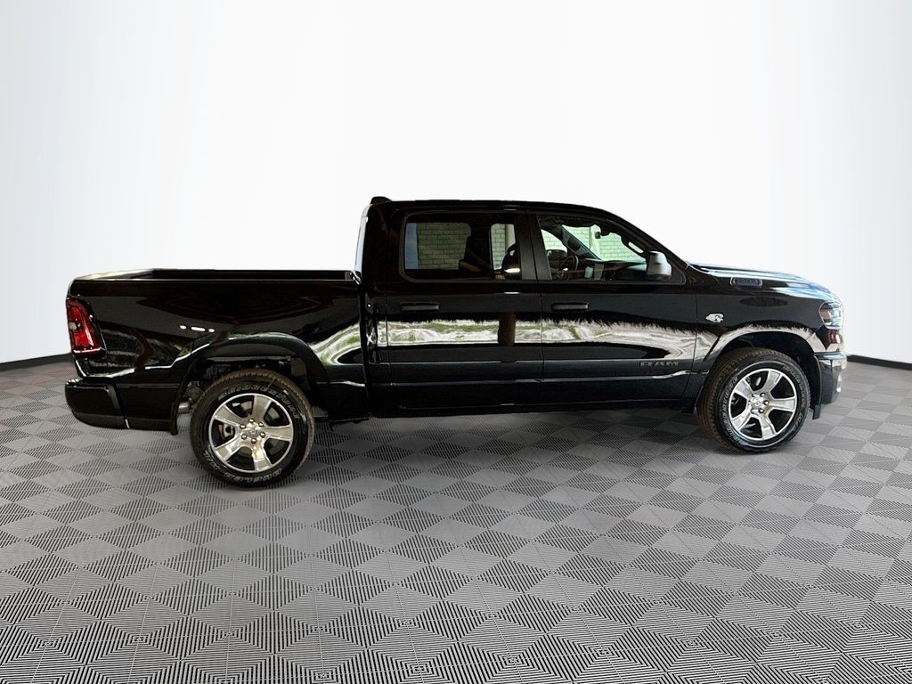 New 2026 Ram 1500 EXPRESS CREW CAB 4X2 5'7 BOX Pickup
