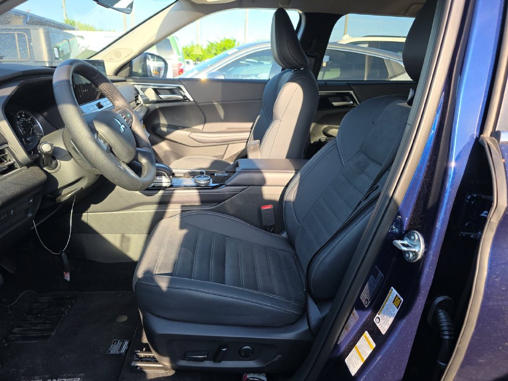 Used 2026 Mitsubishi Outlander LE SUV