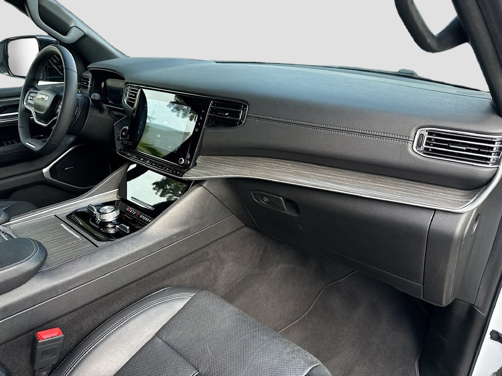 2024 Jeep Wagoneer L Series III - Photo 32
