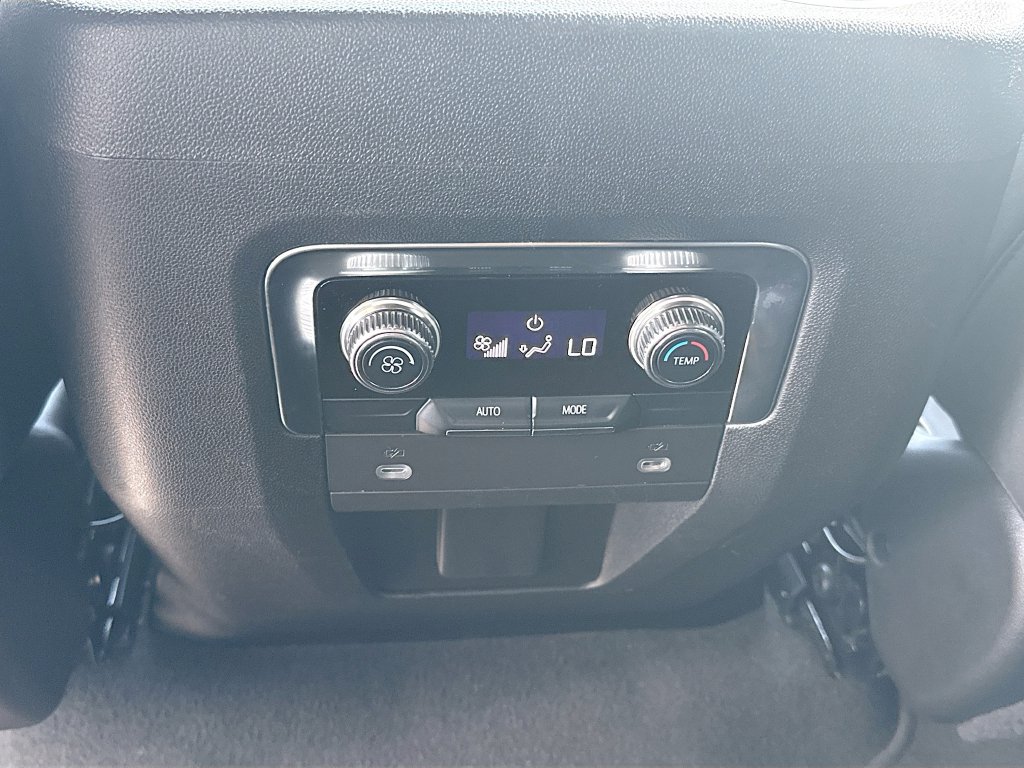 2024 GMC Yukon SLT - Photo 27