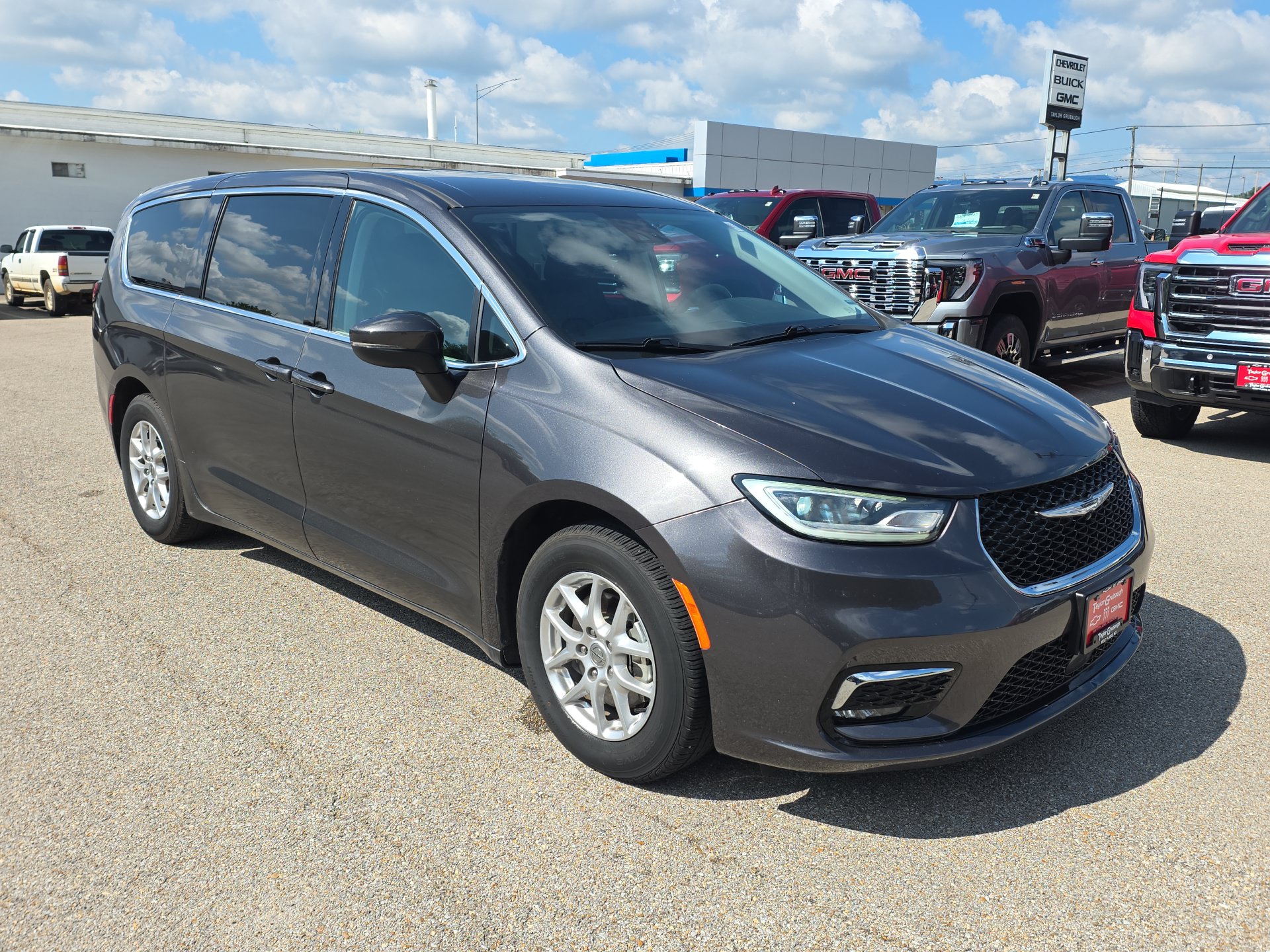 Used 2023 Chrysler Pacifica Touring L Minivan