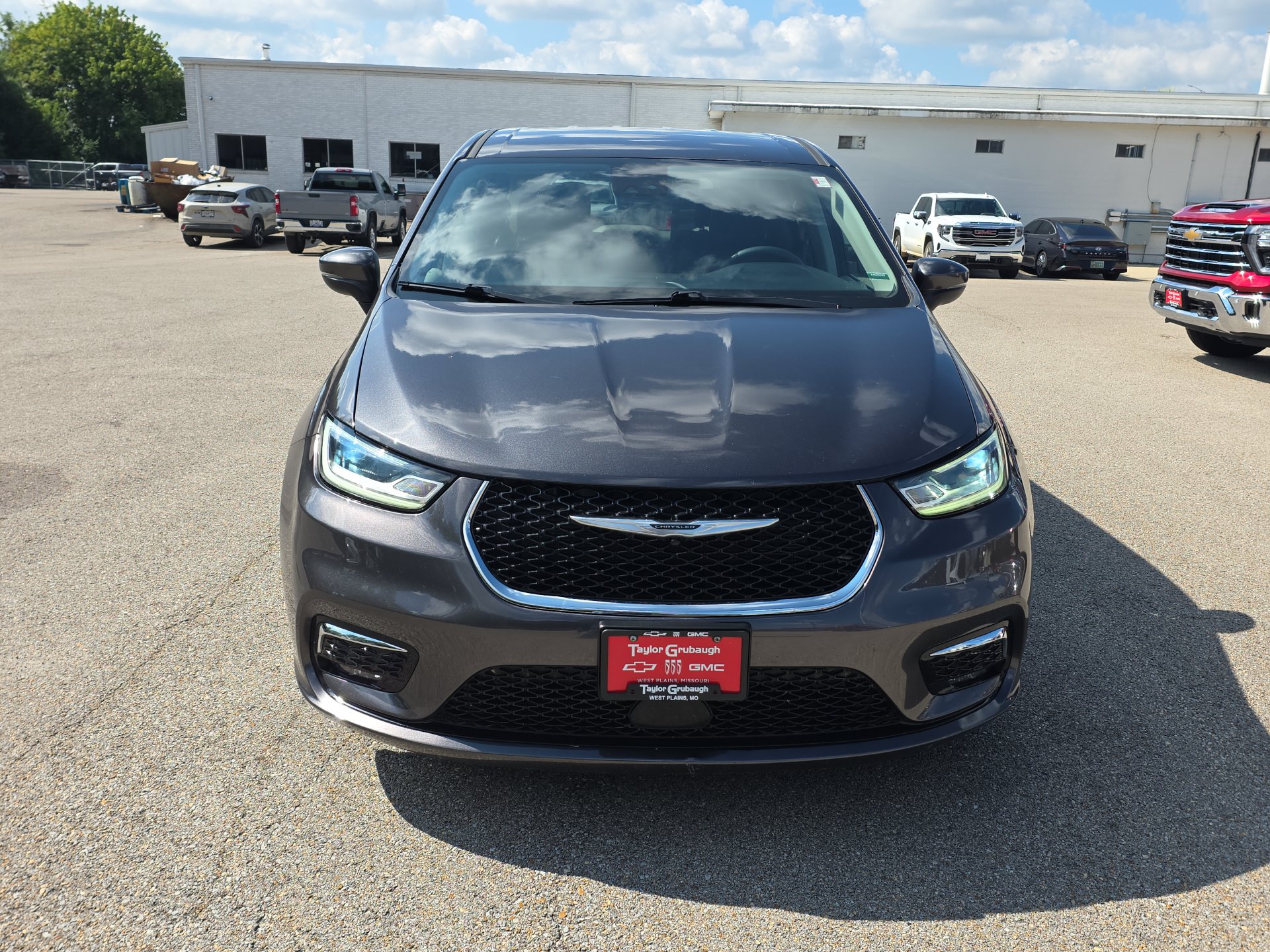Used 2023 Chrysler Pacifica Touring L Minivan