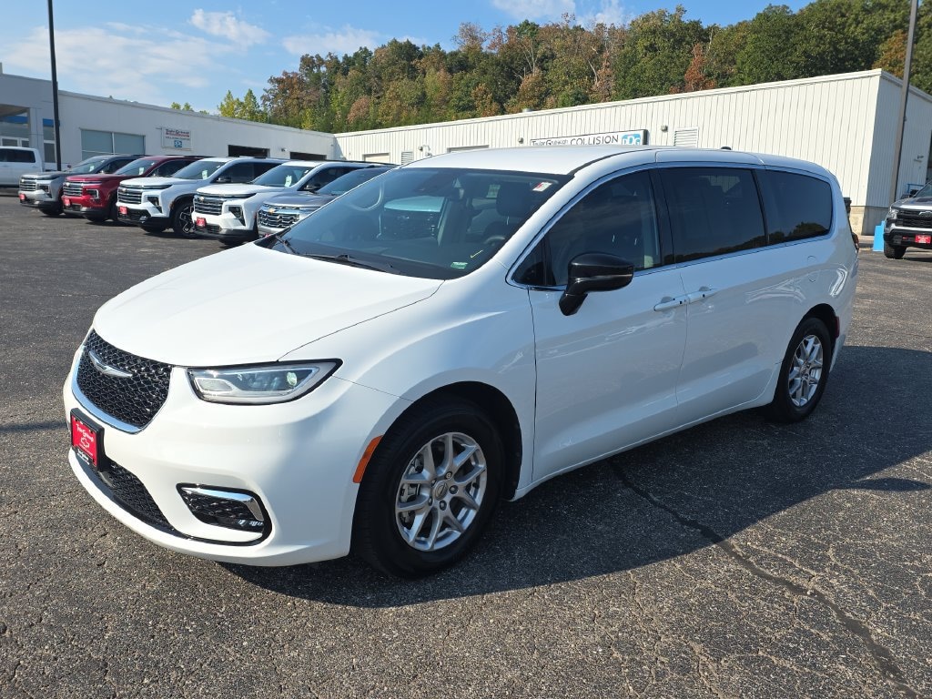 Used 2024 Chrysler Pacifica Touring L Minivan