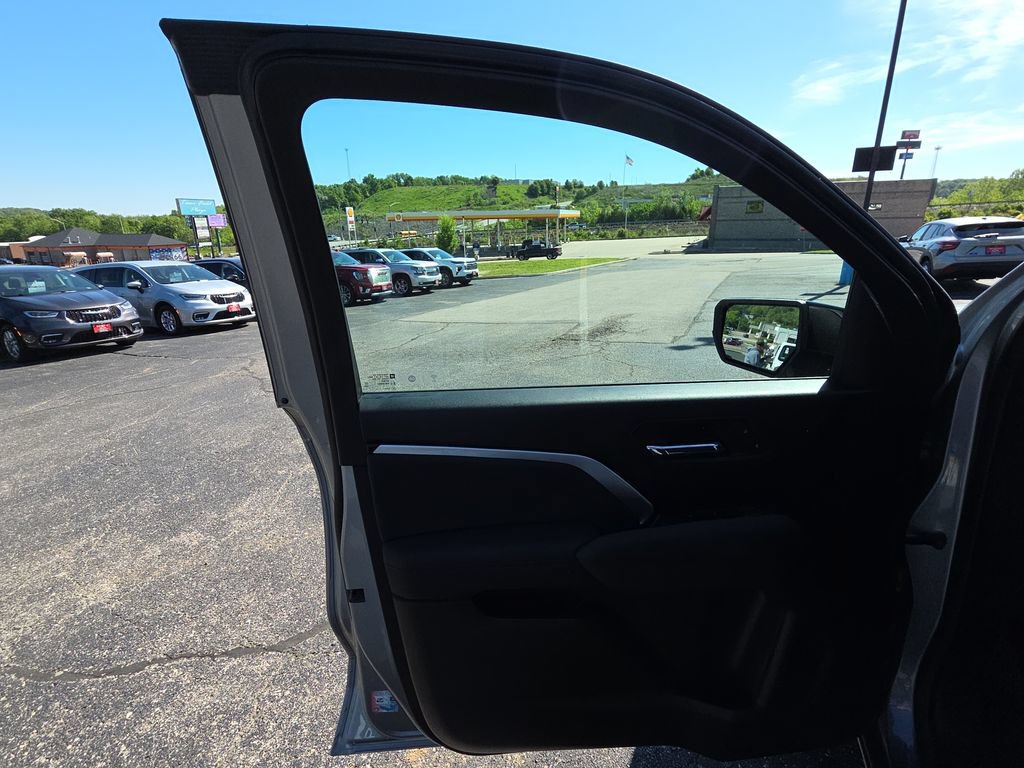 2023 Chevrolet Colorado Z71 - Photo 13
