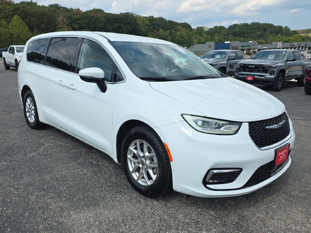 Used 2023 Chrysler Pacifica Touring L