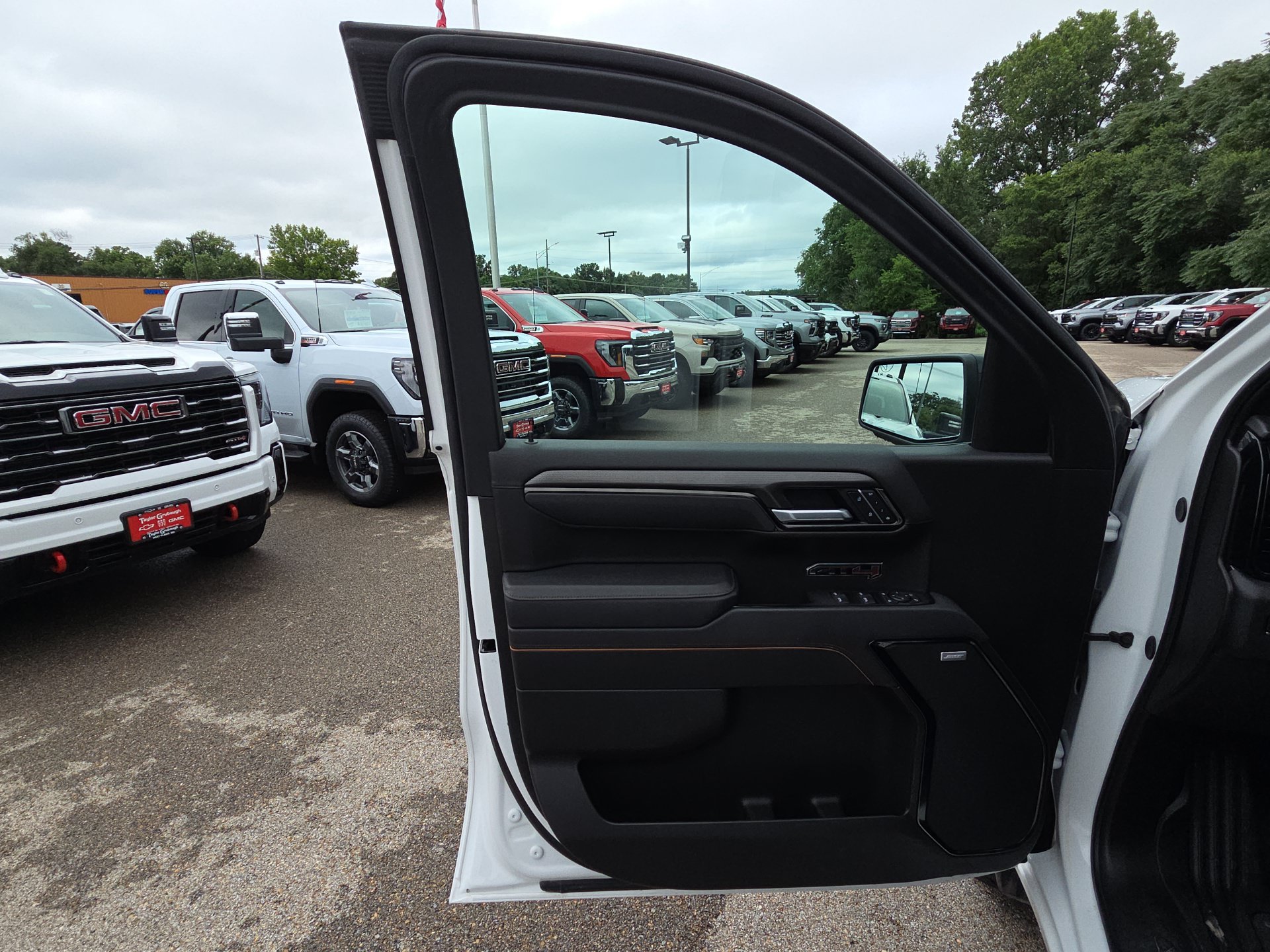 2025 GMC Sierra 1500 AT4 - Photo 14