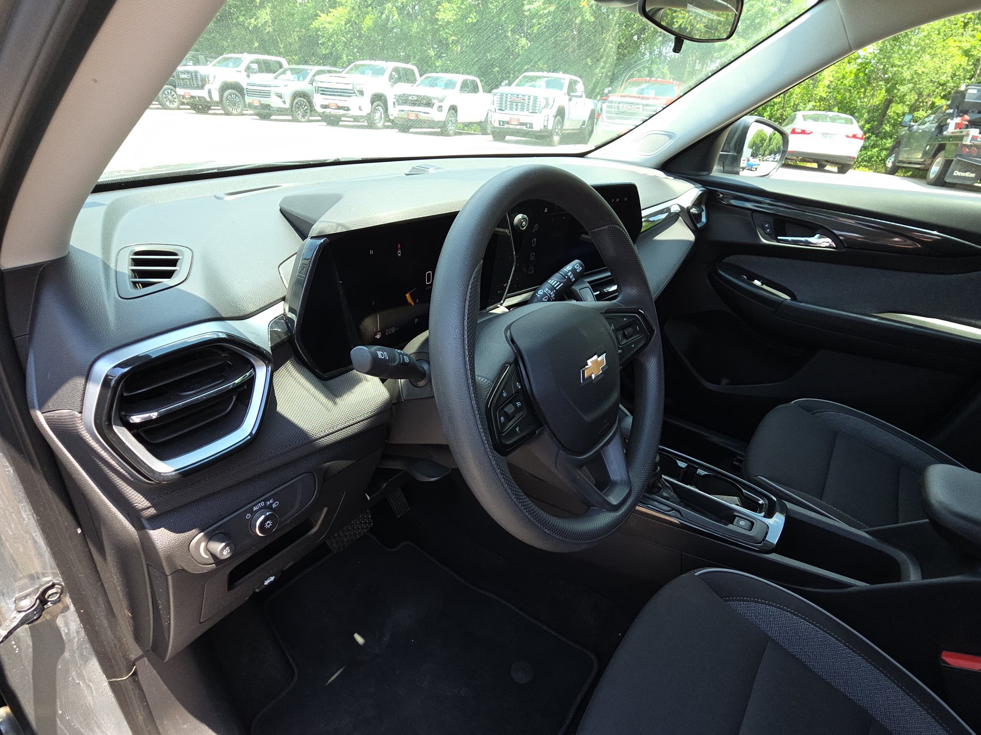 2024 Chevrolet TrailBlazer LS - Photo 14