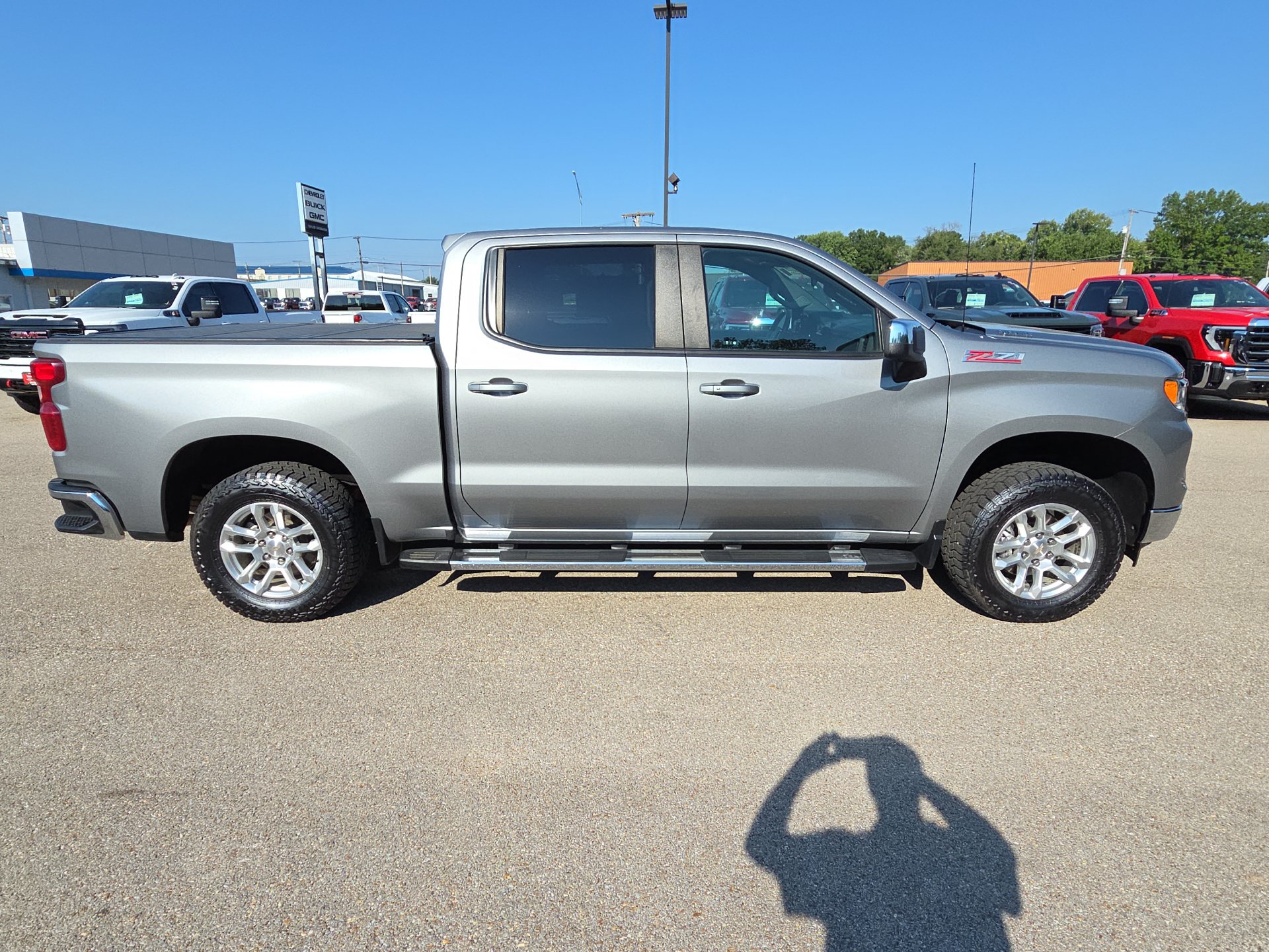 2023 Chevrolet Silverado 1500 LT - Photo 11