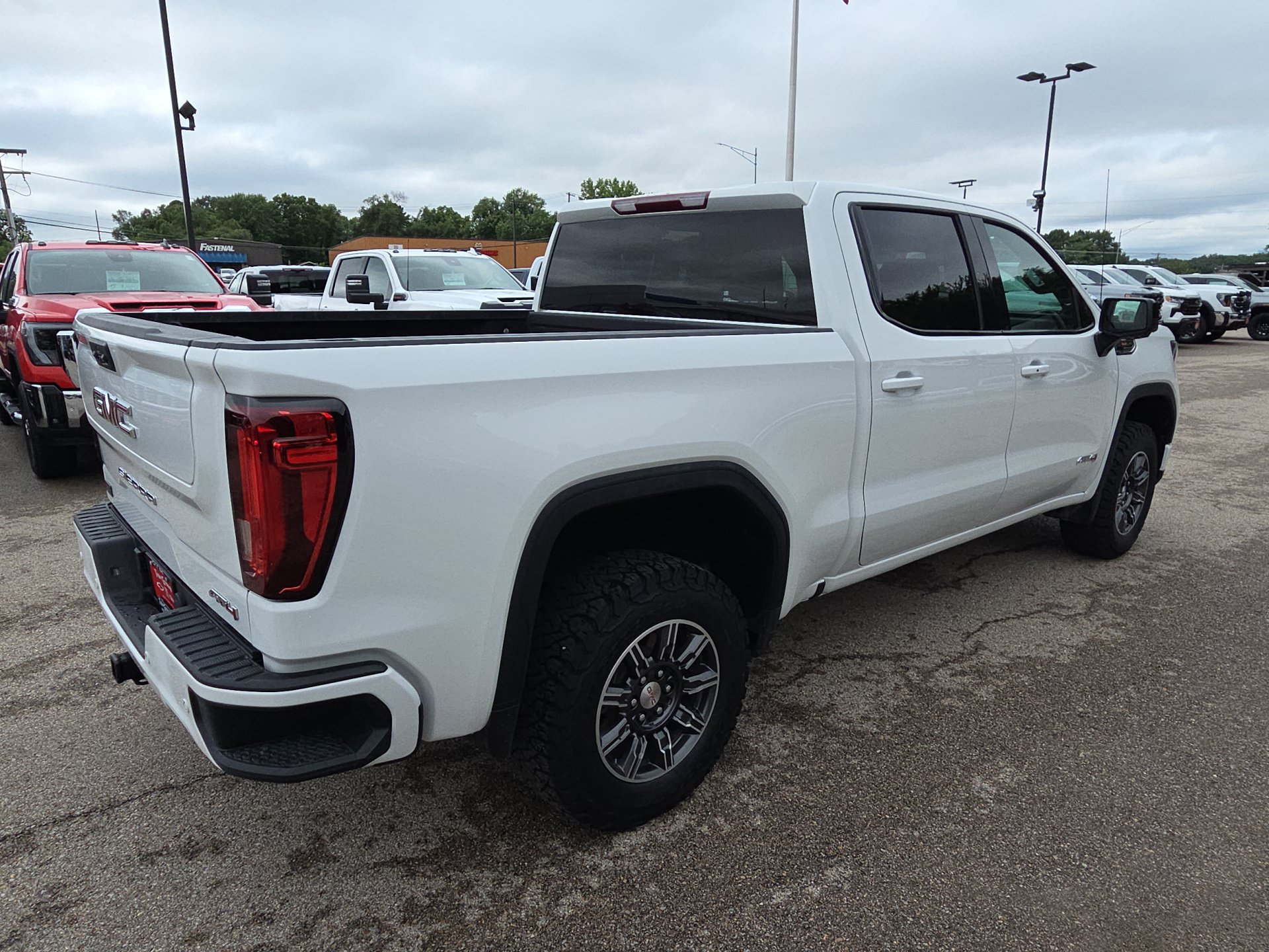 2025 GMC Sierra 1500 AT4 - Photo 10