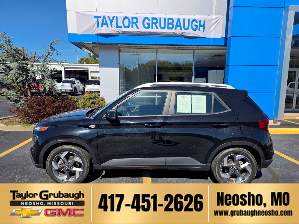 Used 2023 Hyundai Venue SEL SUV