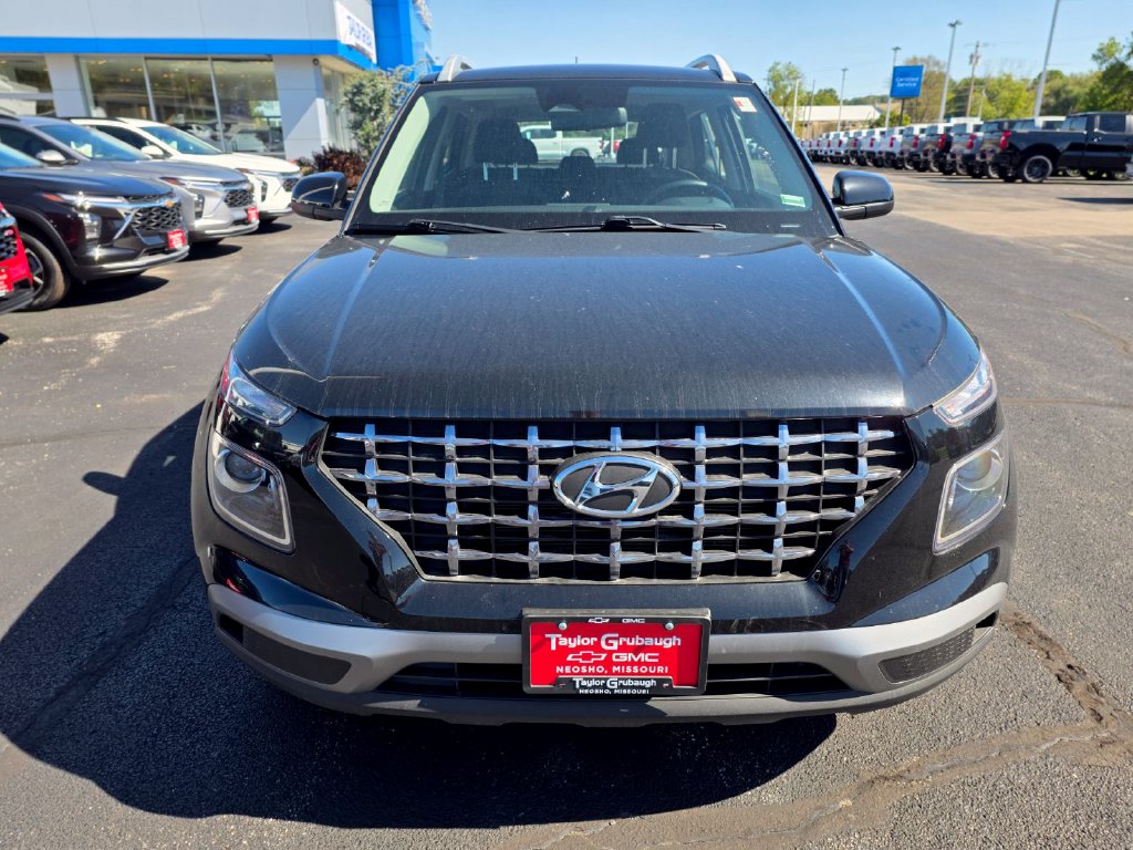 Used 2023 Hyundai Venue SEL SUV